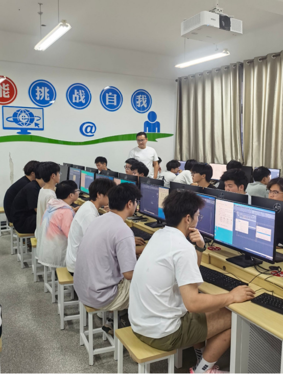 学院成功举办CAD机械成图技能...